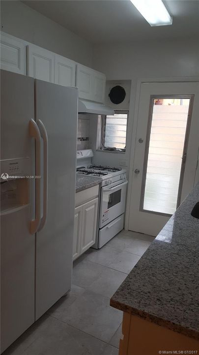 Recently Rented: $2,200 (2 beds, 2 baths, 956 Square Feet)