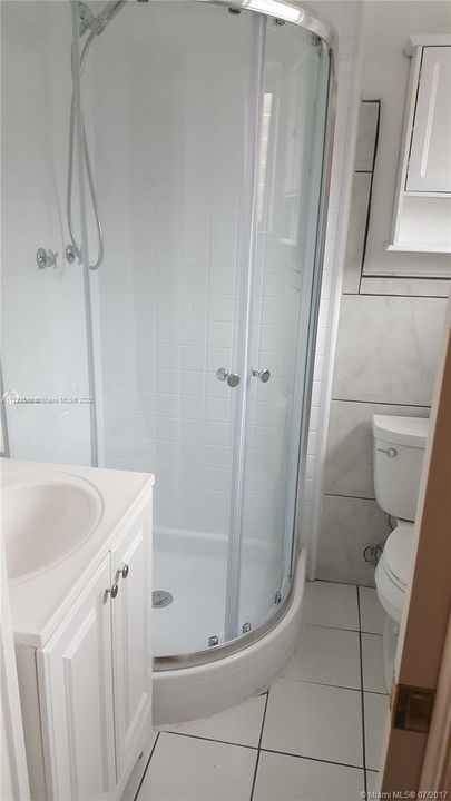 MASTER BEDROOM BATHROOM