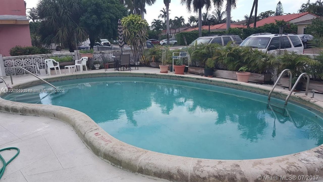 Recently Rented: $2,200 (2 beds, 2 baths, 956 Square Feet)