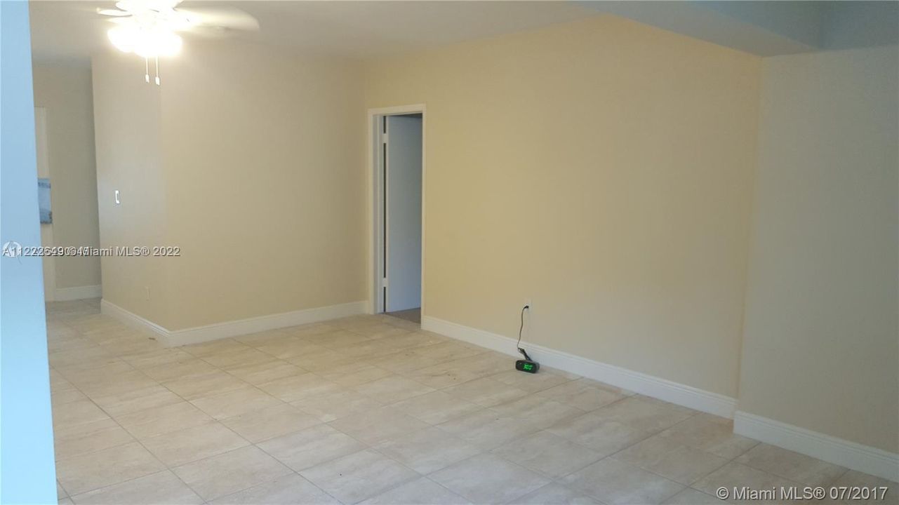 Recently Rented: $2,200 (2 beds, 2 baths, 956 Square Feet)