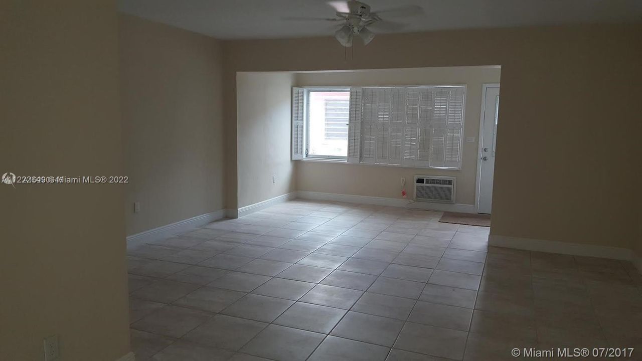 Recently Rented: $2,200 (2 beds, 2 baths, 956 Square Feet)