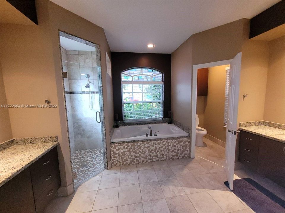 最近售出: $645,000 (3 贝兹, 2 浴室, 2060 平方英尺)