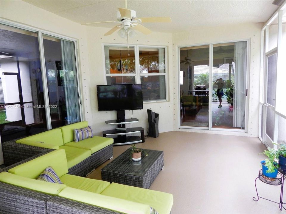 最近售出: $645,000 (3 贝兹, 2 浴室, 2060 平方英尺)