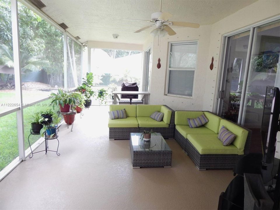 最近售出: $645,000 (3 贝兹, 2 浴室, 2060 平方英尺)