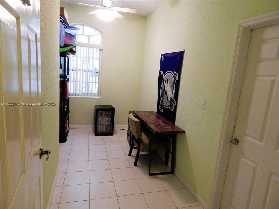 最近售出: $645,000 (3 贝兹, 2 浴室, 2060 平方英尺)