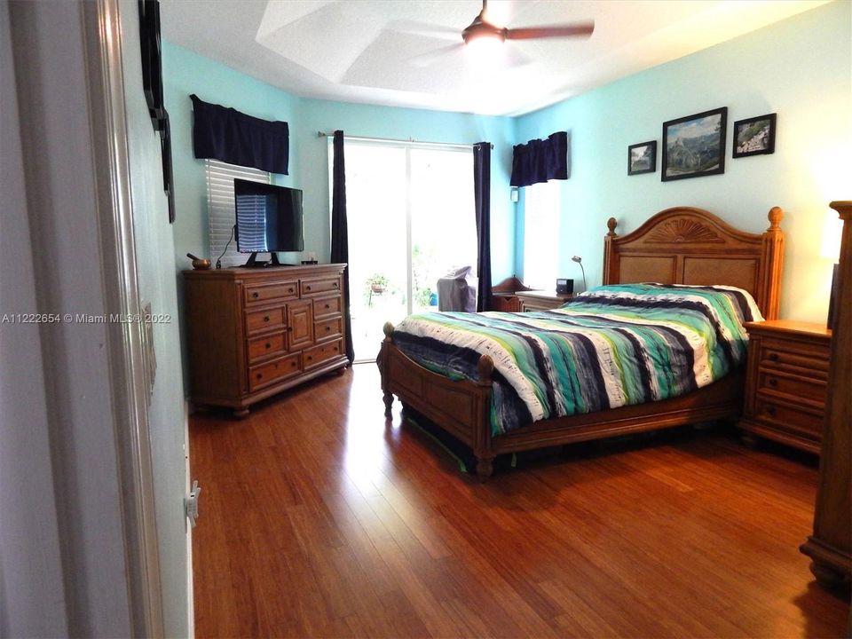 最近售出: $645,000 (3 贝兹, 2 浴室, 2060 平方英尺)