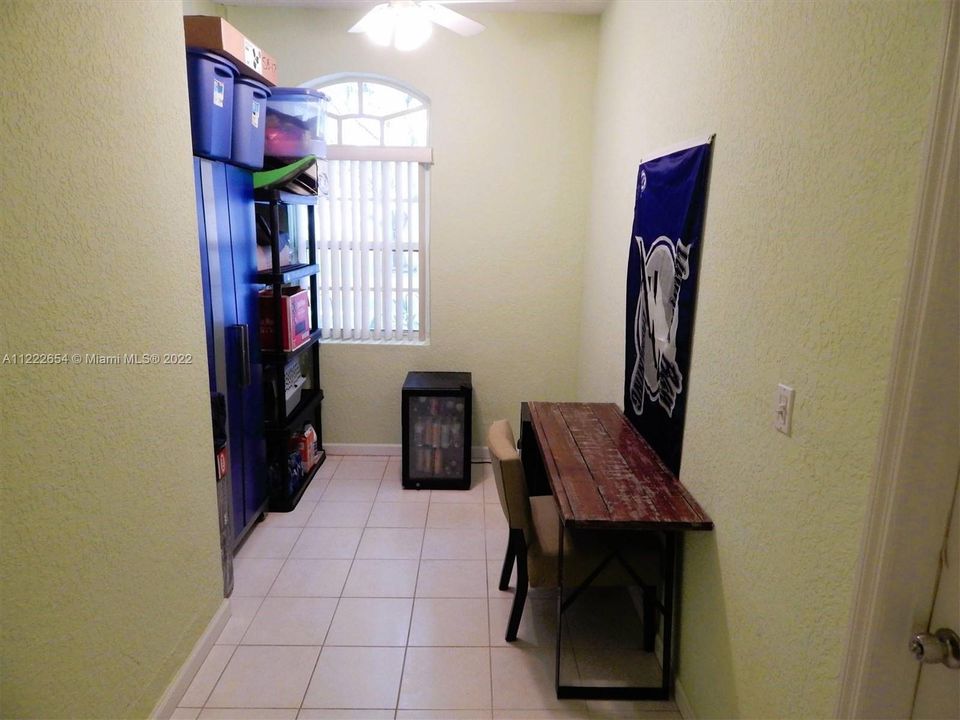 最近售出: $645,000 (3 贝兹, 2 浴室, 2060 平方英尺)