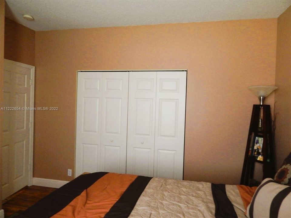 最近售出: $645,000 (3 贝兹, 2 浴室, 2060 平方英尺)