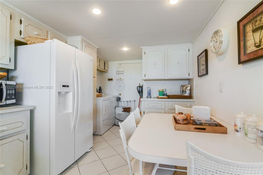 Recently Sold: $800,000 (2 beds, 2 baths, 1740 Square Feet)