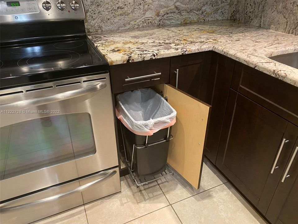 最近租的: $2,600 (3 贝兹, 2 浴室, 1290 平方英尺)