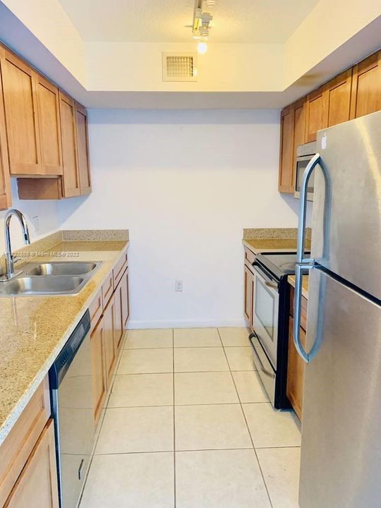 Recently Rented: $2,500 (2 beds, 2 baths, 881 Square Feet)