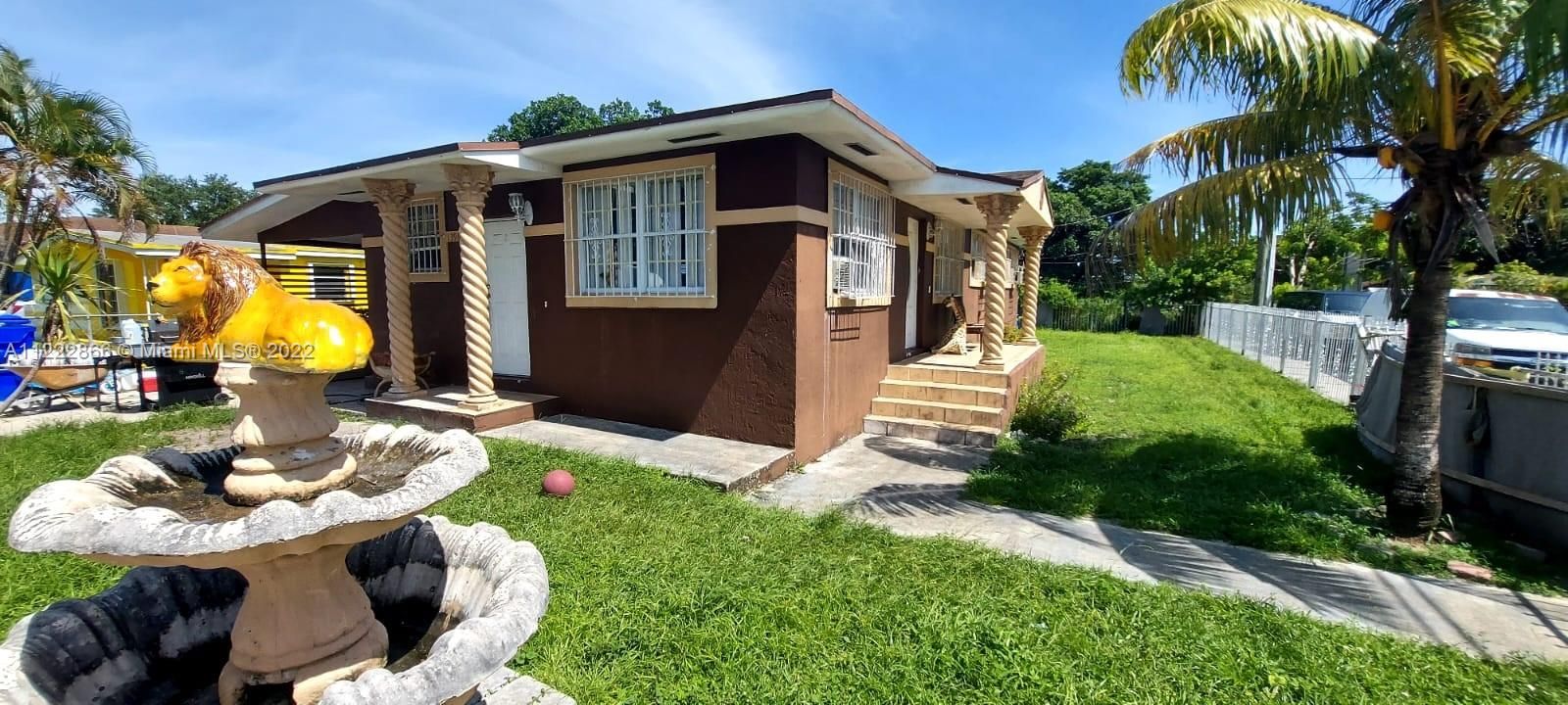 Recently Sold: $295,000 (3 beds, 1 baths, 1098 Square Feet)