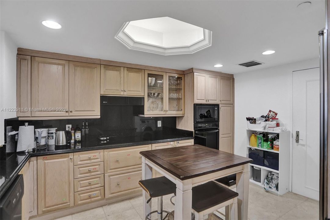 Recently Sold: $1,299,000 (2 beds, 2 baths, 1740 Square Feet)