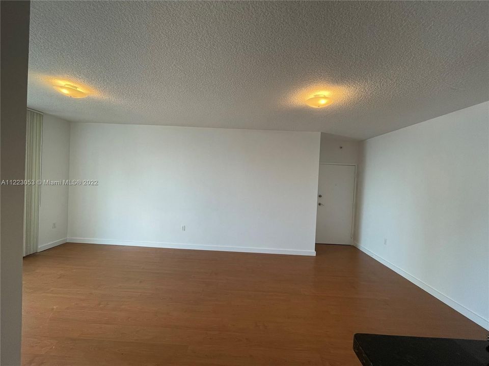 Recently Sold: $365,000 (1 beds, 1 baths, 663 Square Feet)