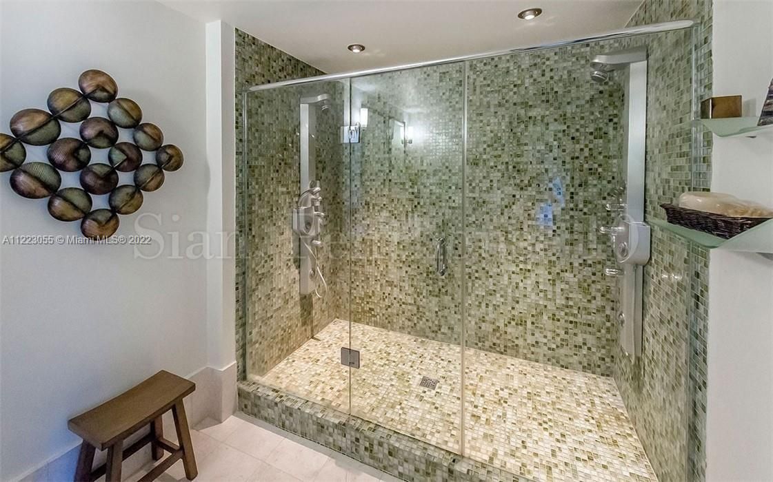 最近售出: $995,000 (3 贝兹, 3 浴室, 2463 平方英尺)