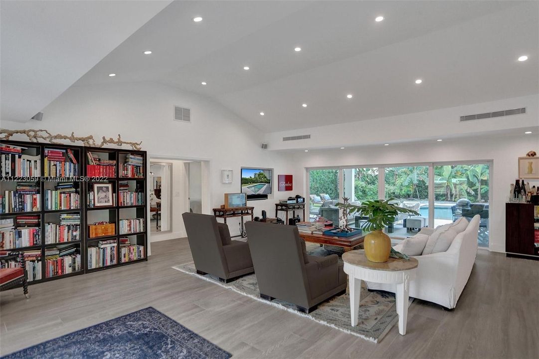 Recently Sold: $1,800,000 (4 beds, 3 baths, 2462 Square Feet)
