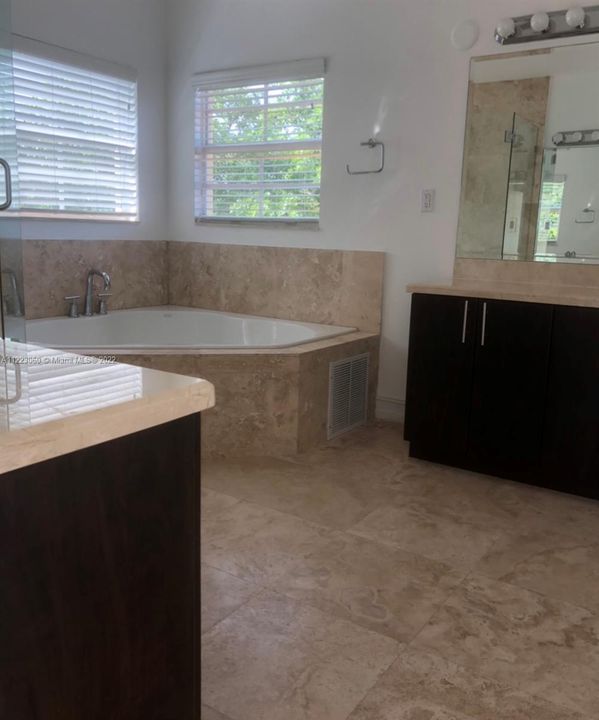 Недавно арендовано: $4,250 (4 спален, 3 ванн, 0 Квадратных фут)