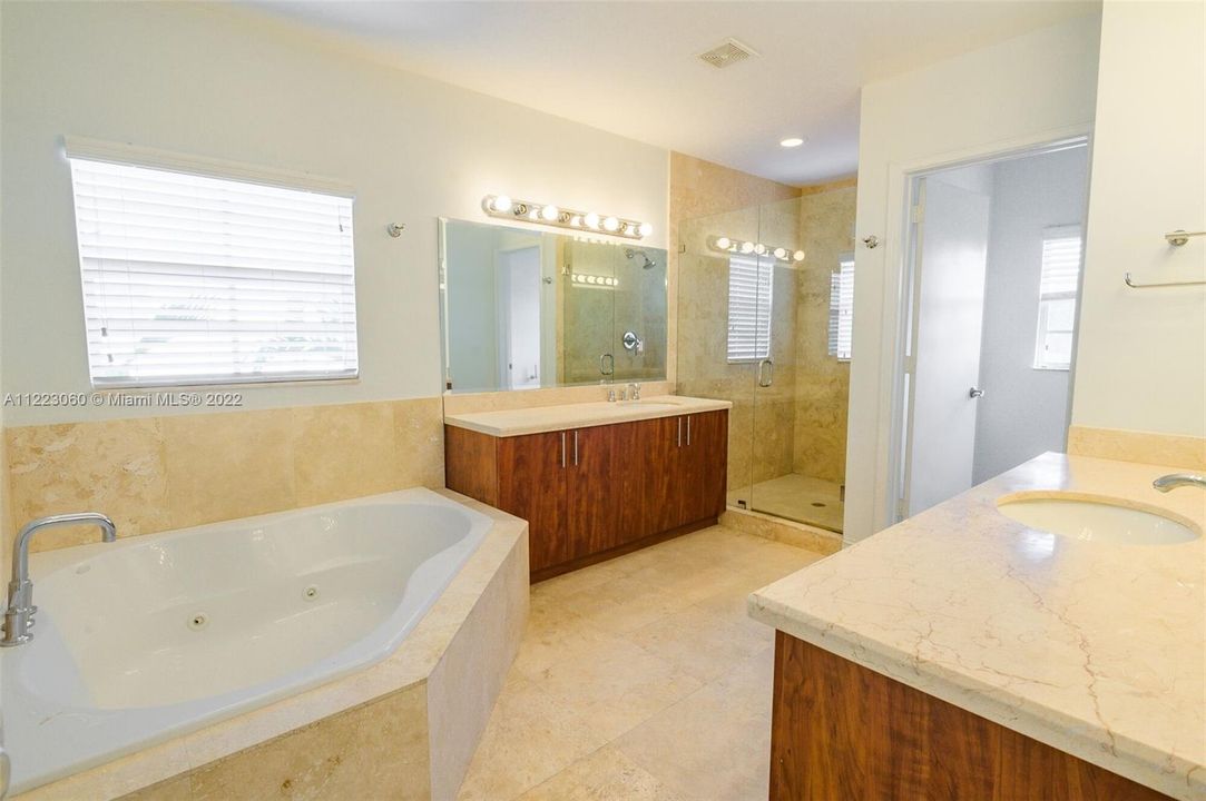 Недавно арендовано: $4,250 (4 спален, 3 ванн, 0 Квадратных фут)