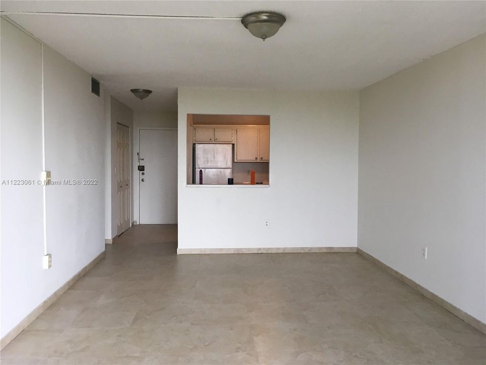 Recently Sold: $173,000 (1 beds, 1 baths, 728 Square Feet)