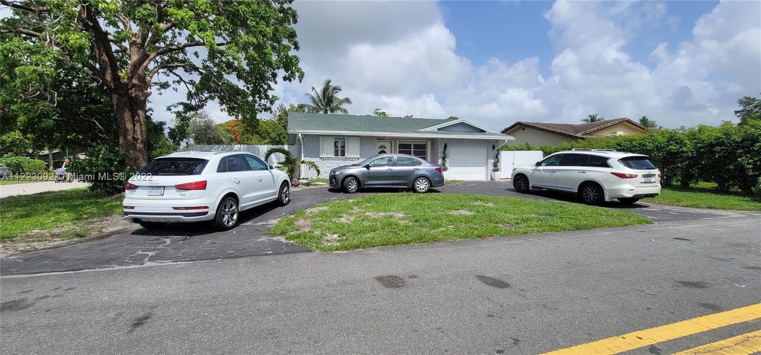 Recently Sold: $550,000 (3 beds, 2 baths, 1471 Square Feet)