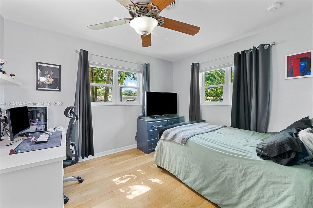 Recently Sold: $725,000 (4 beds, 3 baths, 2445 Square Feet)