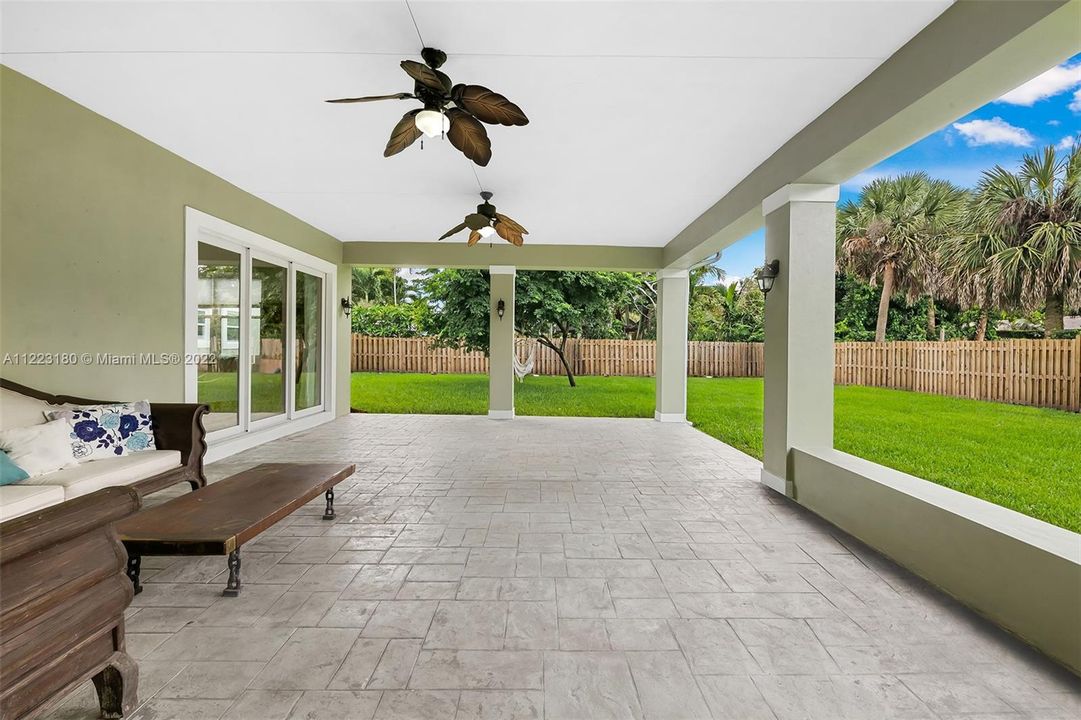 Recently Sold: $725,000 (4 beds, 3 baths, 2445 Square Feet)