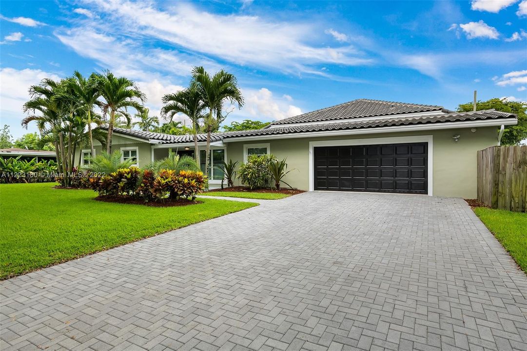 Recently Sold: $725,000 (4 beds, 3 baths, 2445 Square Feet)