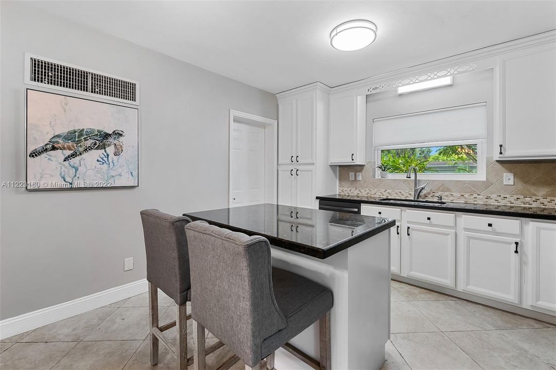 Recently Sold: $725,000 (4 beds, 3 baths, 2445 Square Feet)