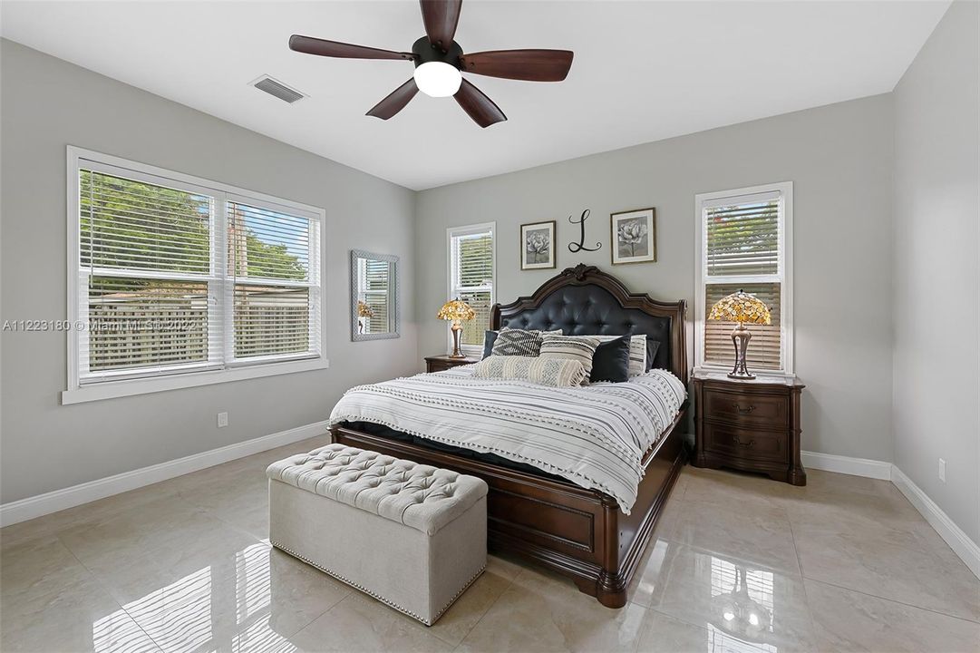 Recently Sold: $725,000 (4 beds, 3 baths, 2445 Square Feet)