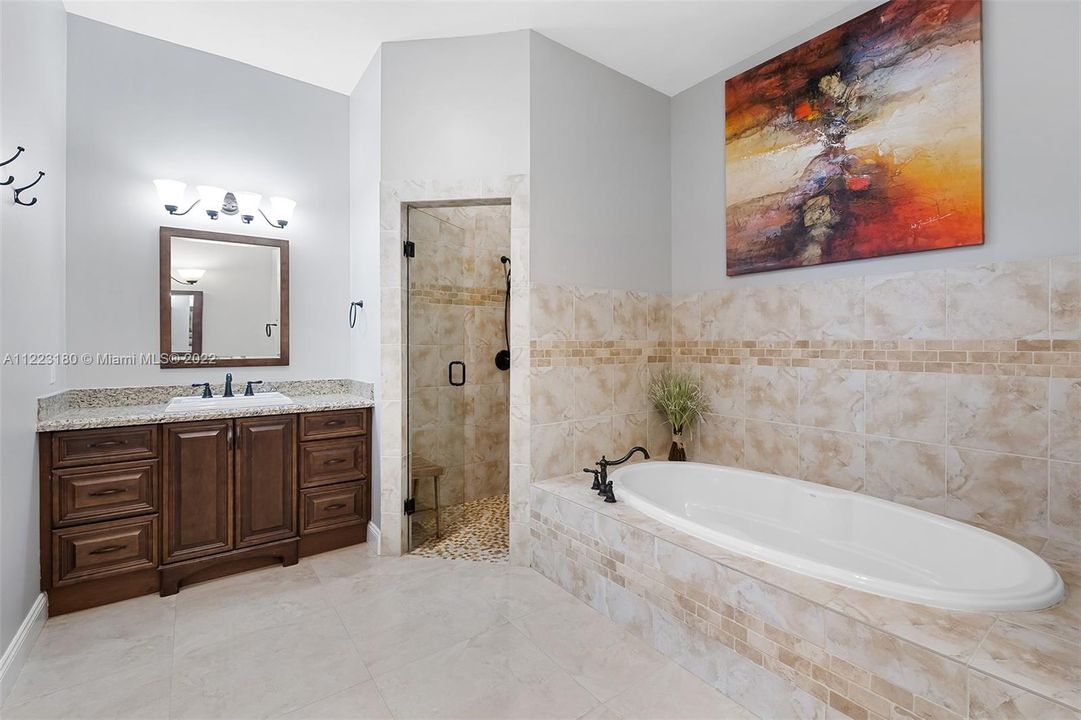 Recently Sold: $725,000 (4 beds, 3 baths, 2445 Square Feet)