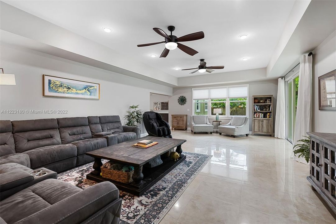 Recently Sold: $725,000 (4 beds, 3 baths, 2445 Square Feet)