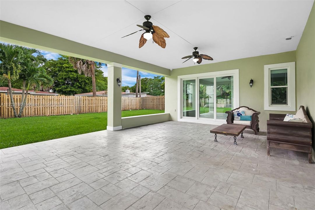 Recently Sold: $725,000 (4 beds, 3 baths, 2445 Square Feet)