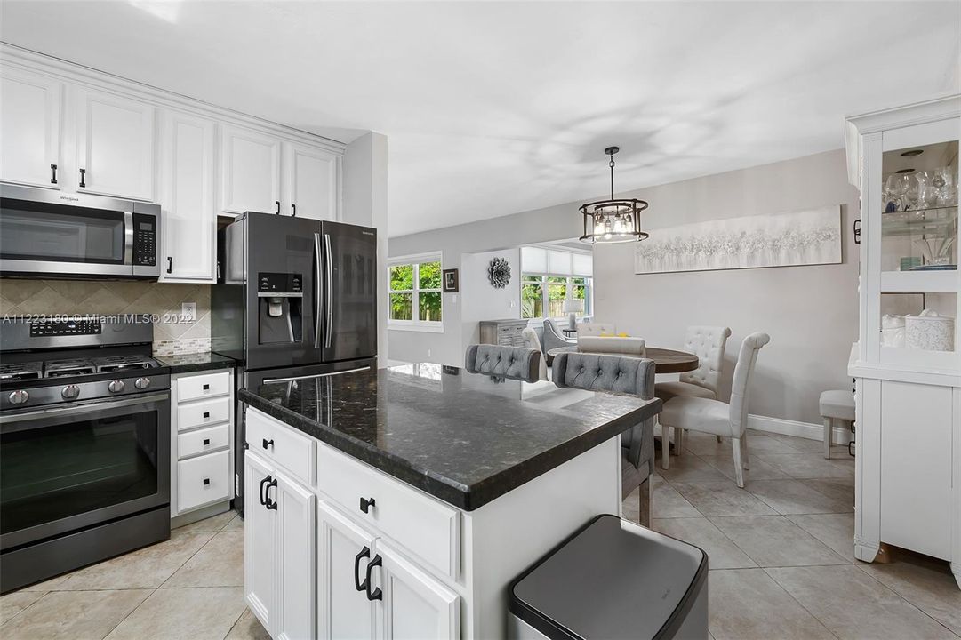 Recently Sold: $725,000 (4 beds, 3 baths, 2445 Square Feet)