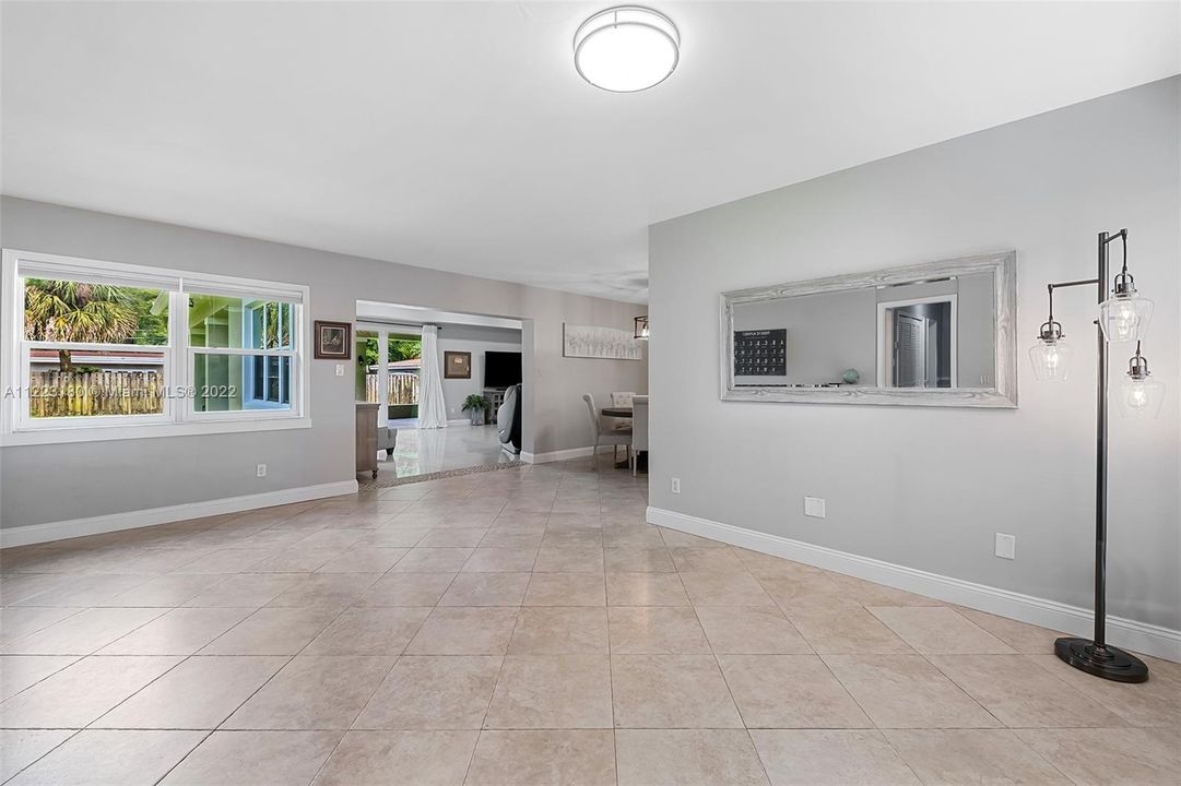 Recently Sold: $725,000 (4 beds, 3 baths, 2445 Square Feet)