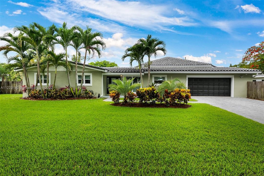 Recently Sold: $725,000 (4 beds, 3 baths, 2445 Square Feet)