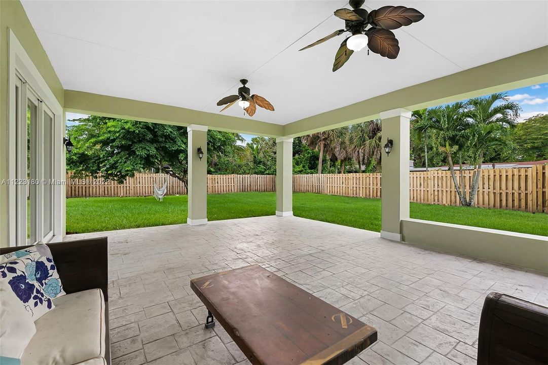 Recently Sold: $725,000 (4 beds, 3 baths, 2445 Square Feet)