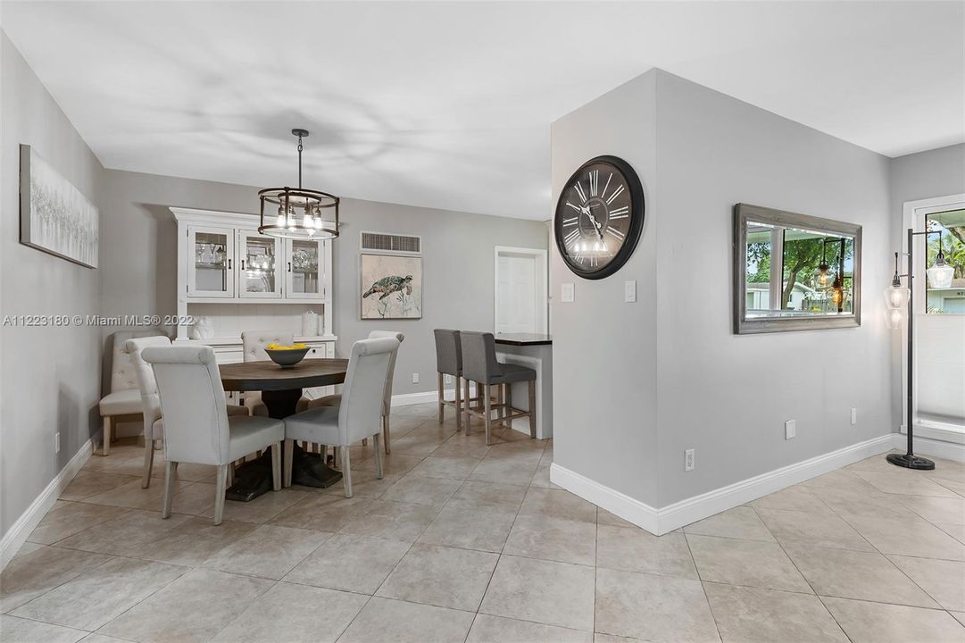 Recently Sold: $725,000 (4 beds, 3 baths, 2445 Square Feet)