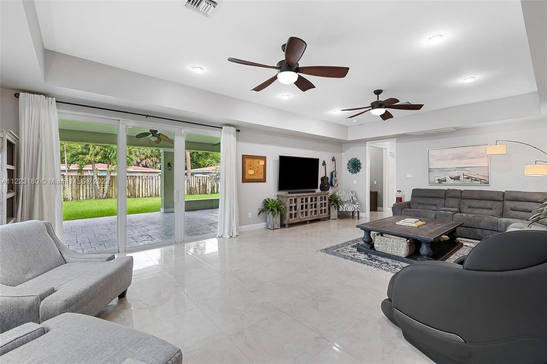 Recently Sold: $725,000 (4 beds, 3 baths, 2445 Square Feet)