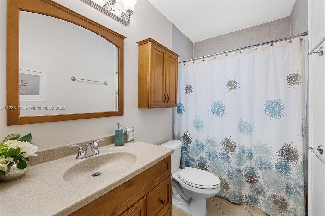 Recently Sold: $725,000 (4 beds, 3 baths, 2445 Square Feet)