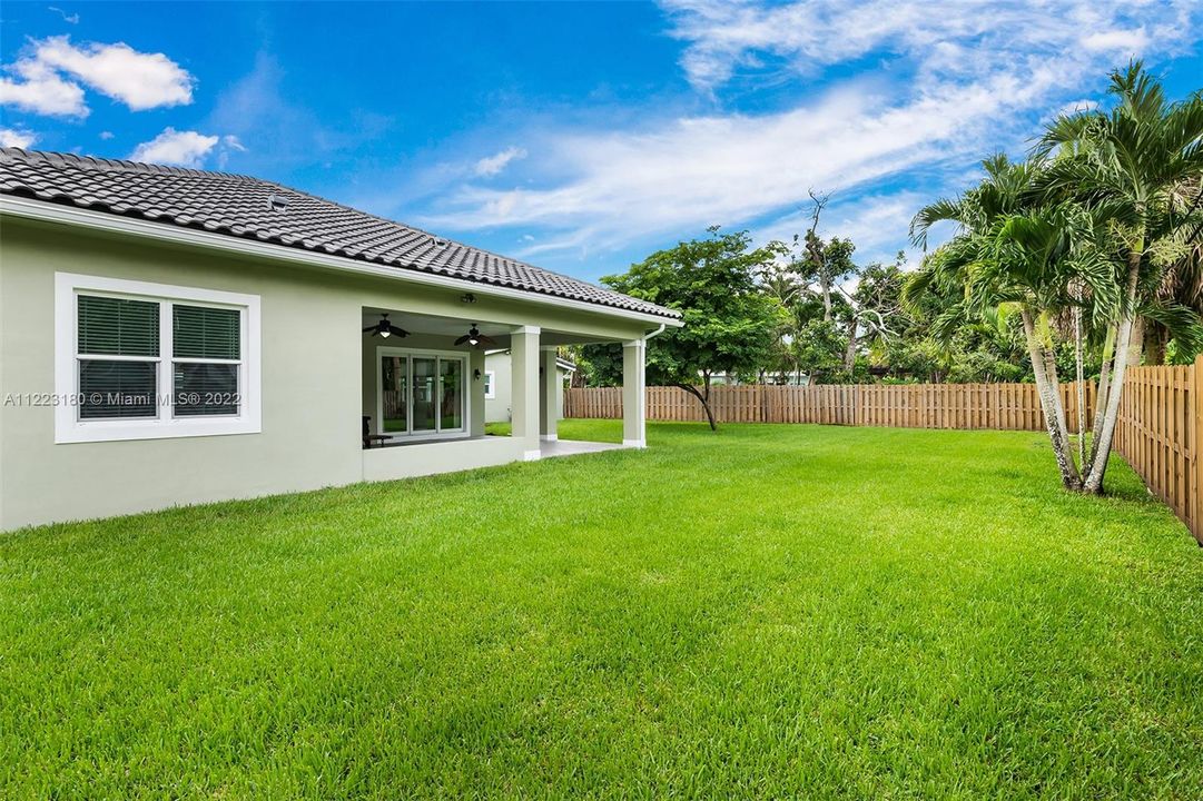 Recently Sold: $725,000 (4 beds, 3 baths, 2445 Square Feet)