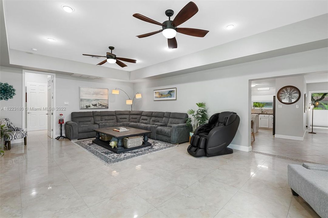 Recently Sold: $725,000 (4 beds, 3 baths, 2445 Square Feet)