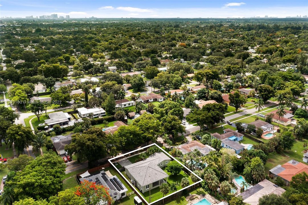 Recently Sold: $725,000 (4 beds, 3 baths, 2445 Square Feet)