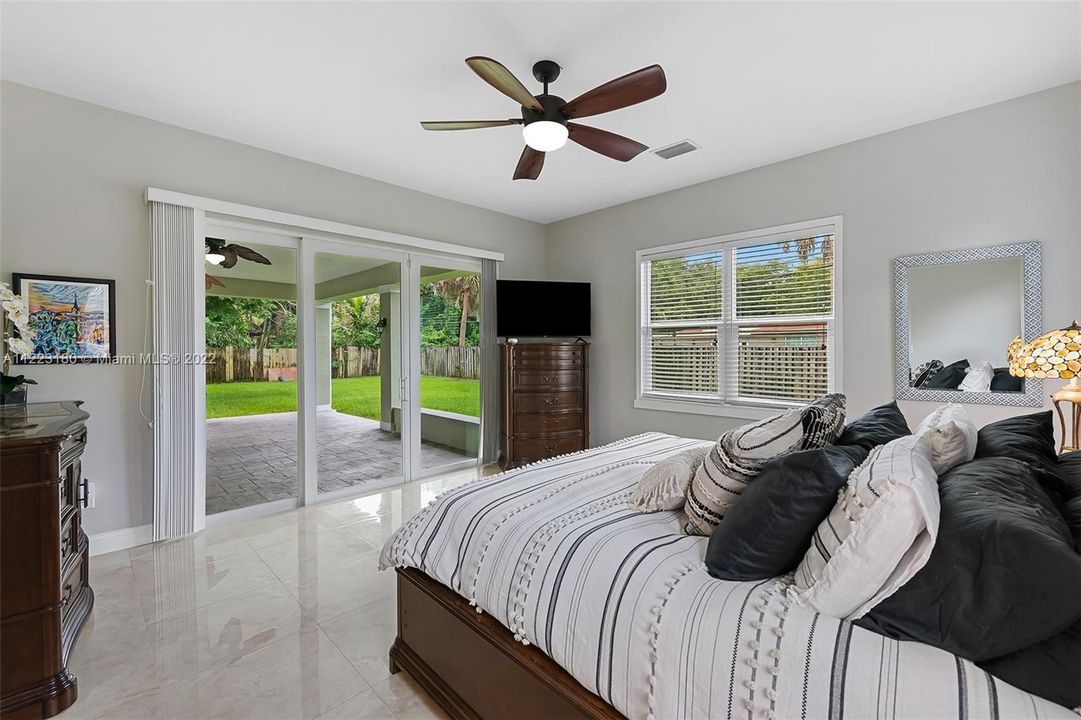 Recently Sold: $725,000 (4 beds, 3 baths, 2445 Square Feet)