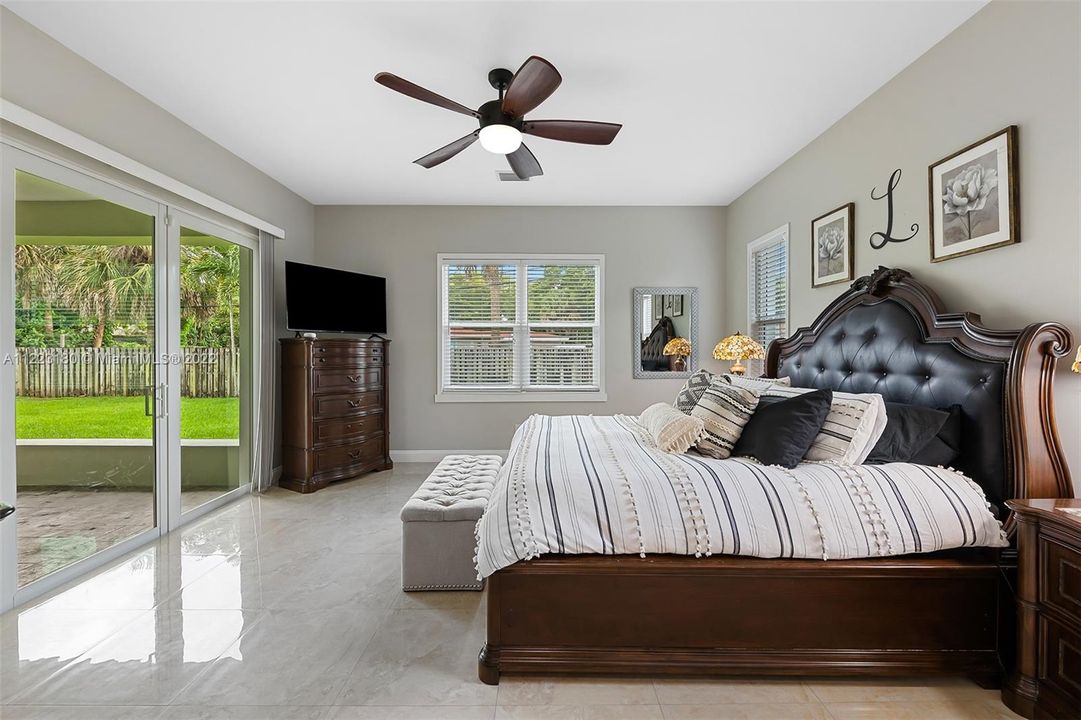 Recently Sold: $725,000 (4 beds, 3 baths, 2445 Square Feet)