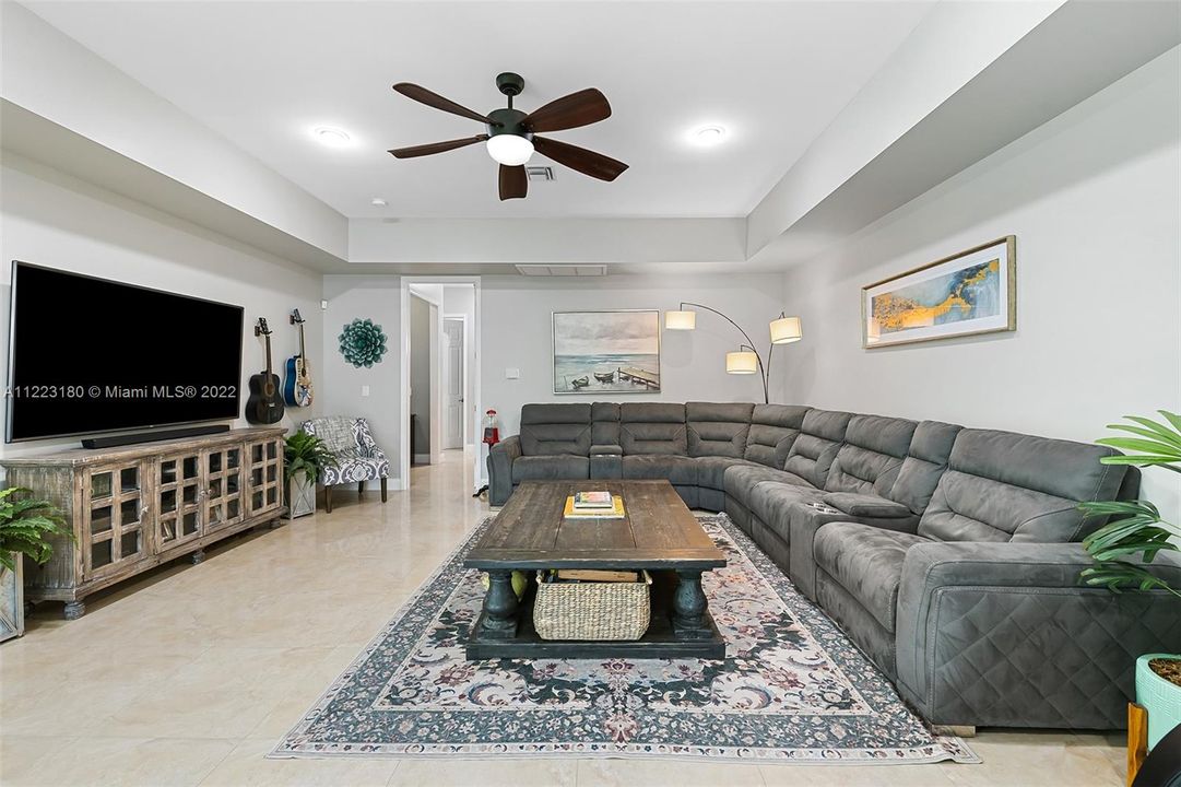 Recently Sold: $725,000 (4 beds, 3 baths, 2445 Square Feet)