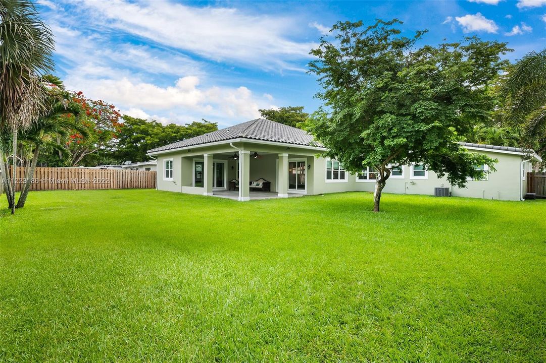 Recently Sold: $725,000 (4 beds, 3 baths, 2445 Square Feet)