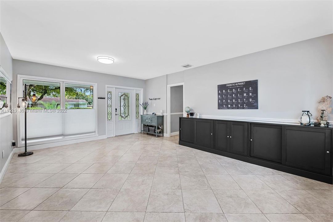 Recently Sold: $725,000 (4 beds, 3 baths, 2445 Square Feet)