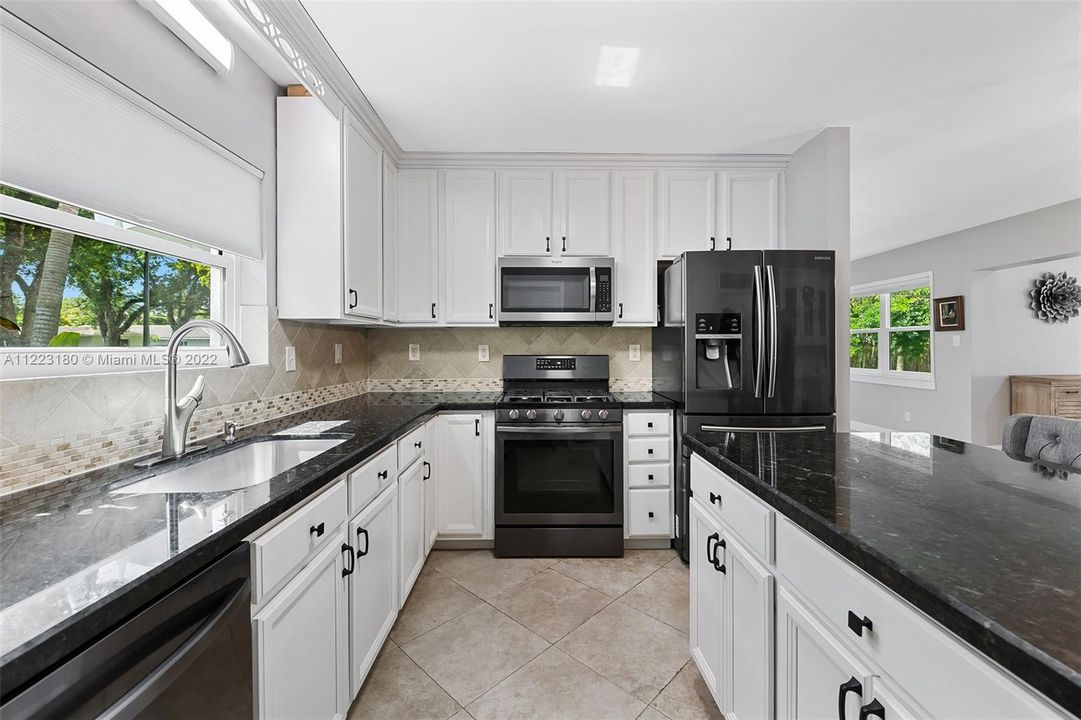 Recently Sold: $725,000 (4 beds, 3 baths, 2445 Square Feet)