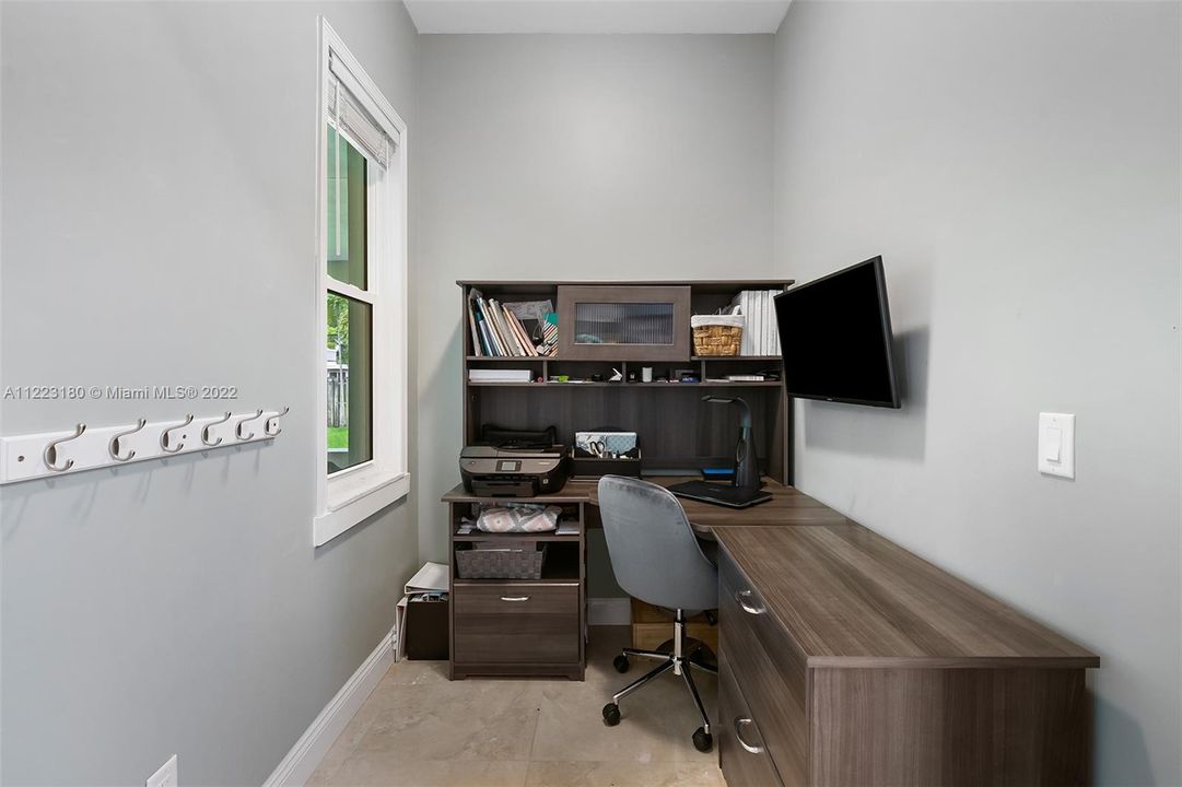 Recently Sold: $725,000 (4 beds, 3 baths, 2445 Square Feet)