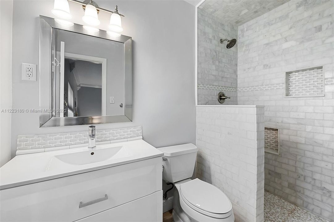 Recently Sold: $725,000 (4 beds, 3 baths, 2445 Square Feet)